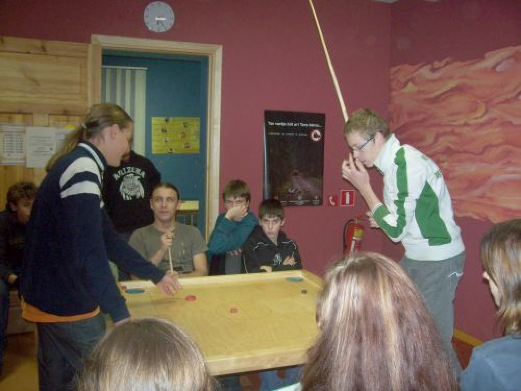 Valkas jauniešu birojā notiek sportiski turnīri