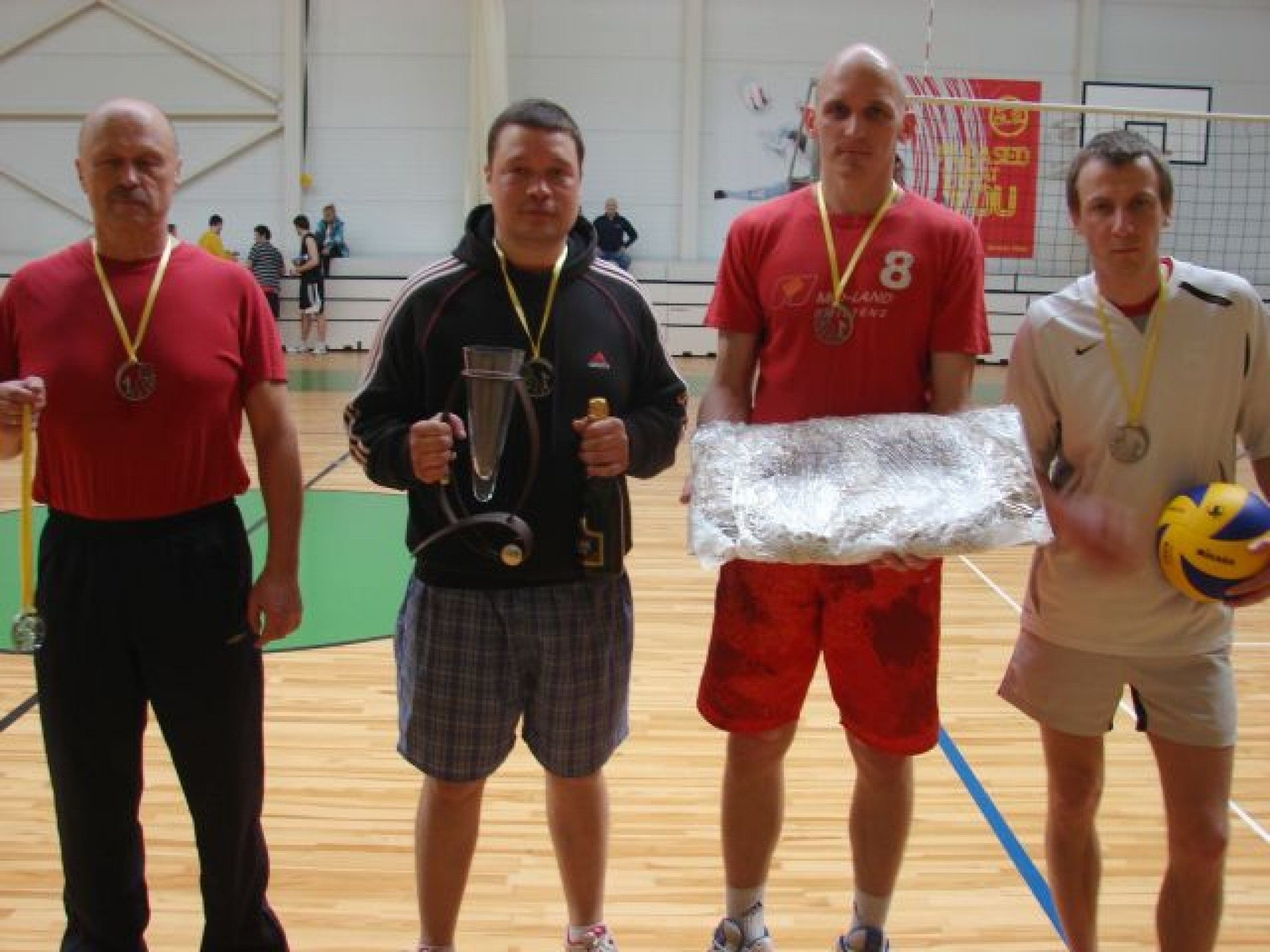 Smiltenes novada volejbola čempionātā uzvar “Mid - Land”