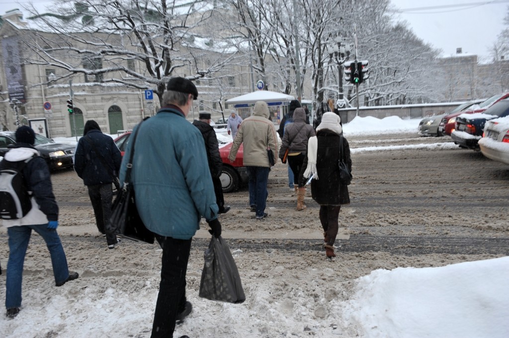 Janvārī uz ielām krituši un savainojušies vairāk nekā 100 cilvēki