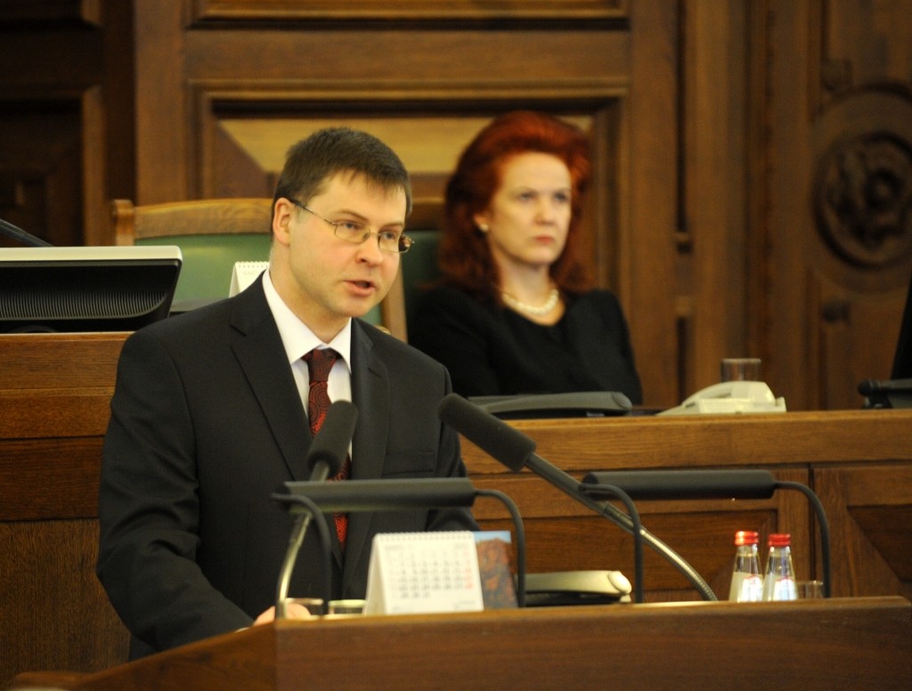 Saeima galīgajā lasījumā pieņem eiro ieviešanas likumu