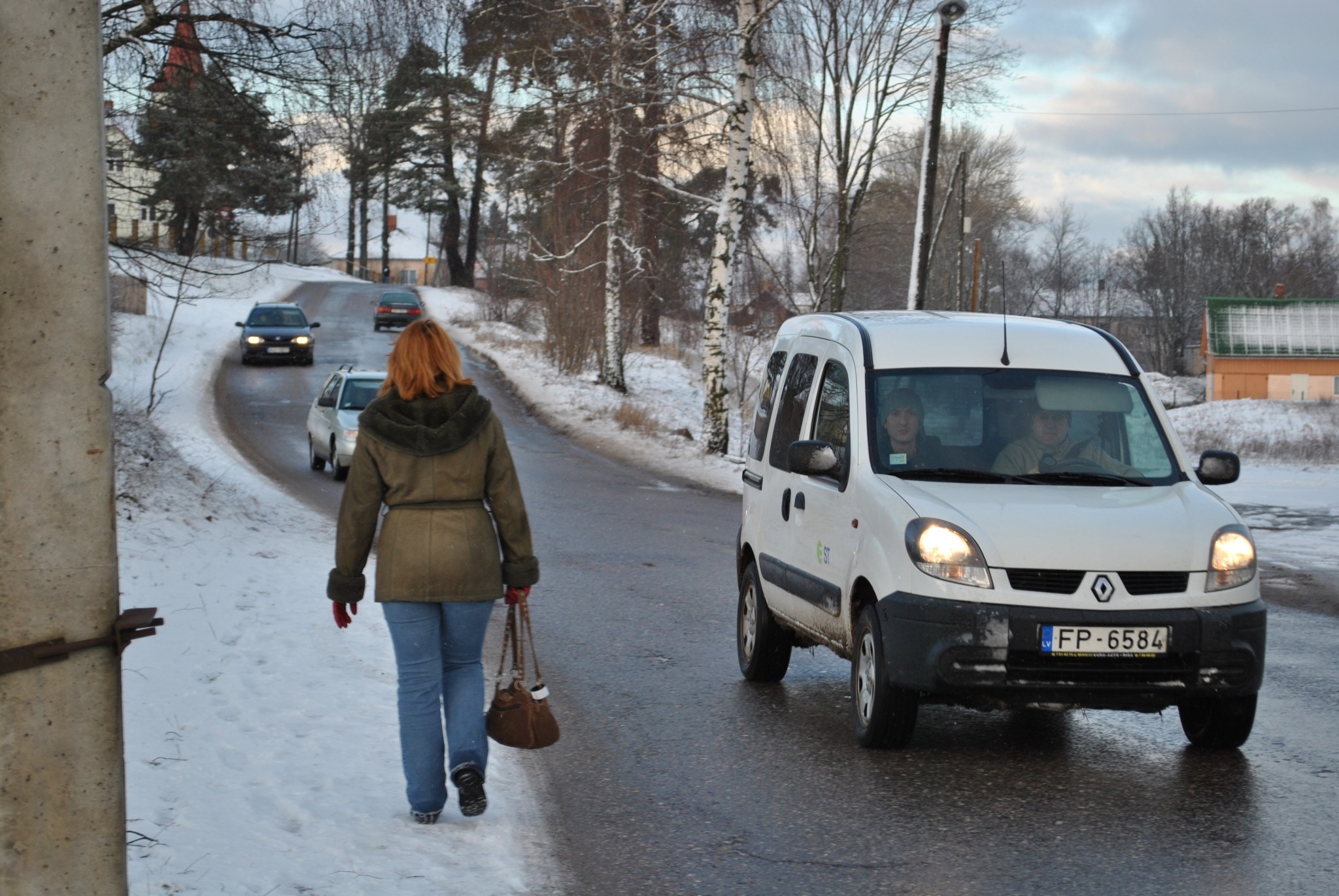 Smiltenē sola izbūvēt jaunu ietvi