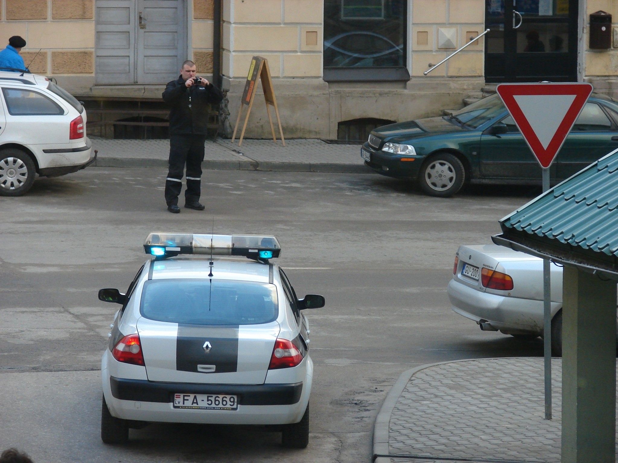 Dažus autovadītājus šodien Smiltenē gaida "pārsteigums"