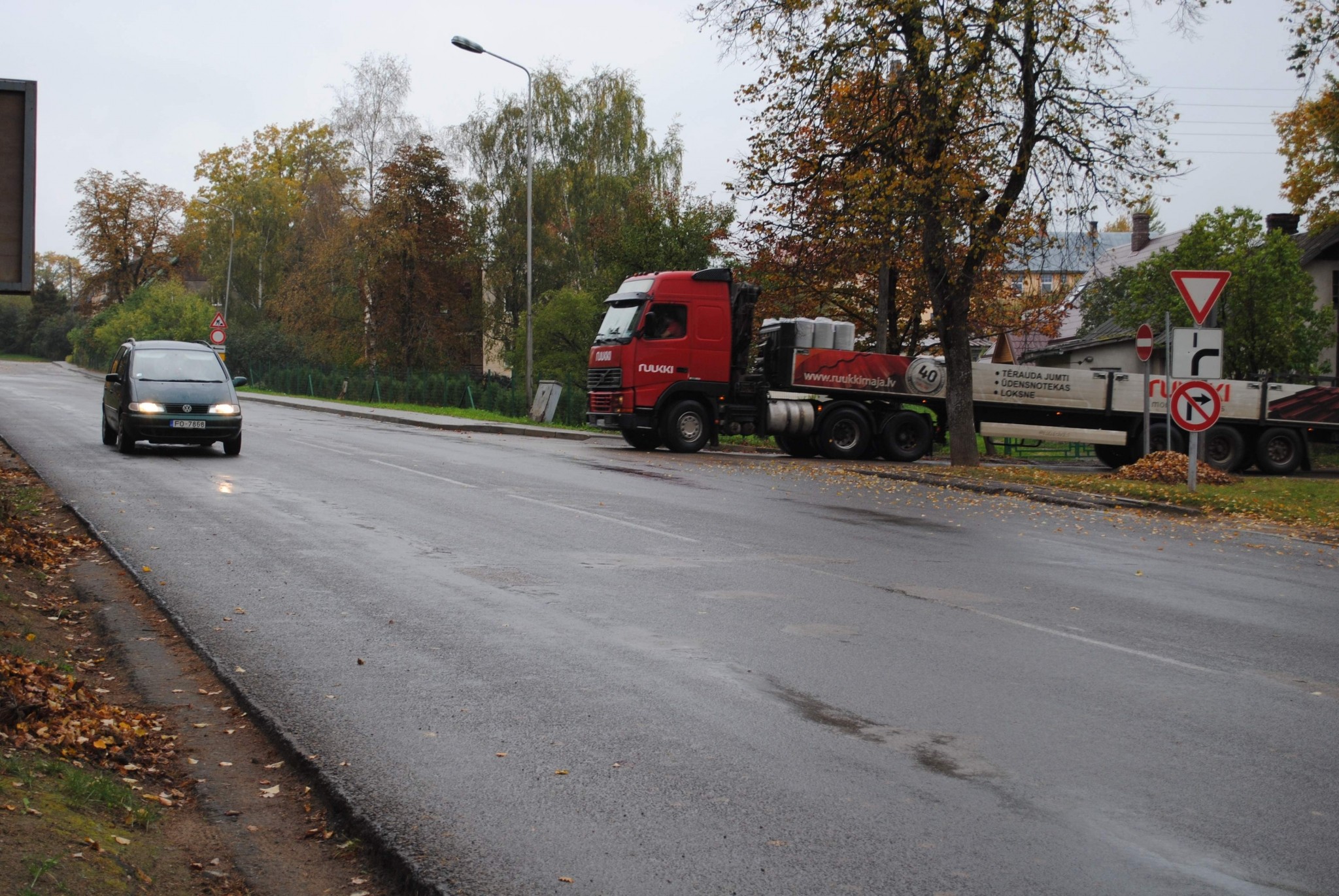 Pieradumam liels spēks –  Smiltenē ir autovadītāji, kuri neievēro jaunās zīmes un brauc pa vecam 