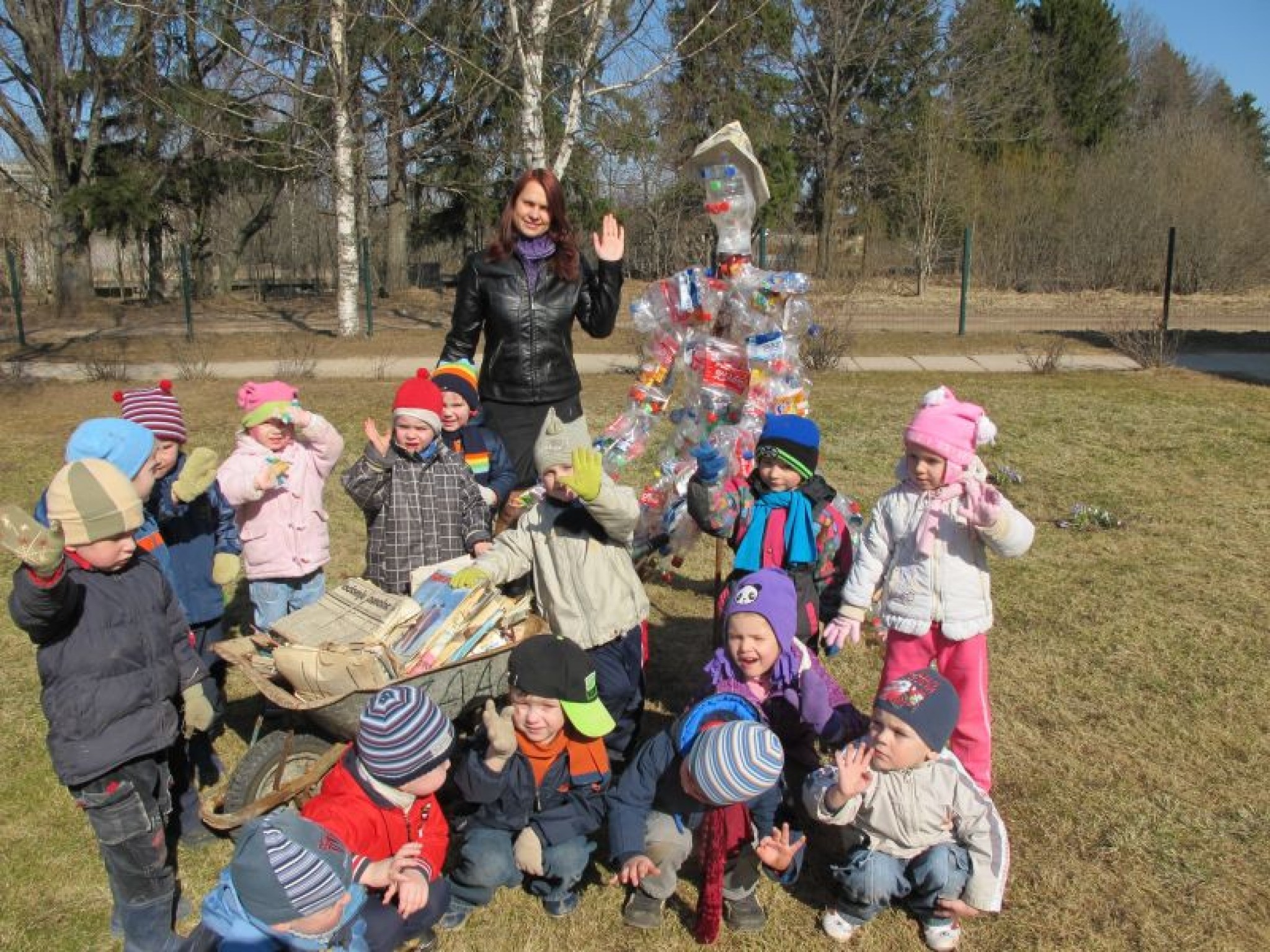 Mazie valcēnieši jau sanesuši desmit tonnas makulatūras 