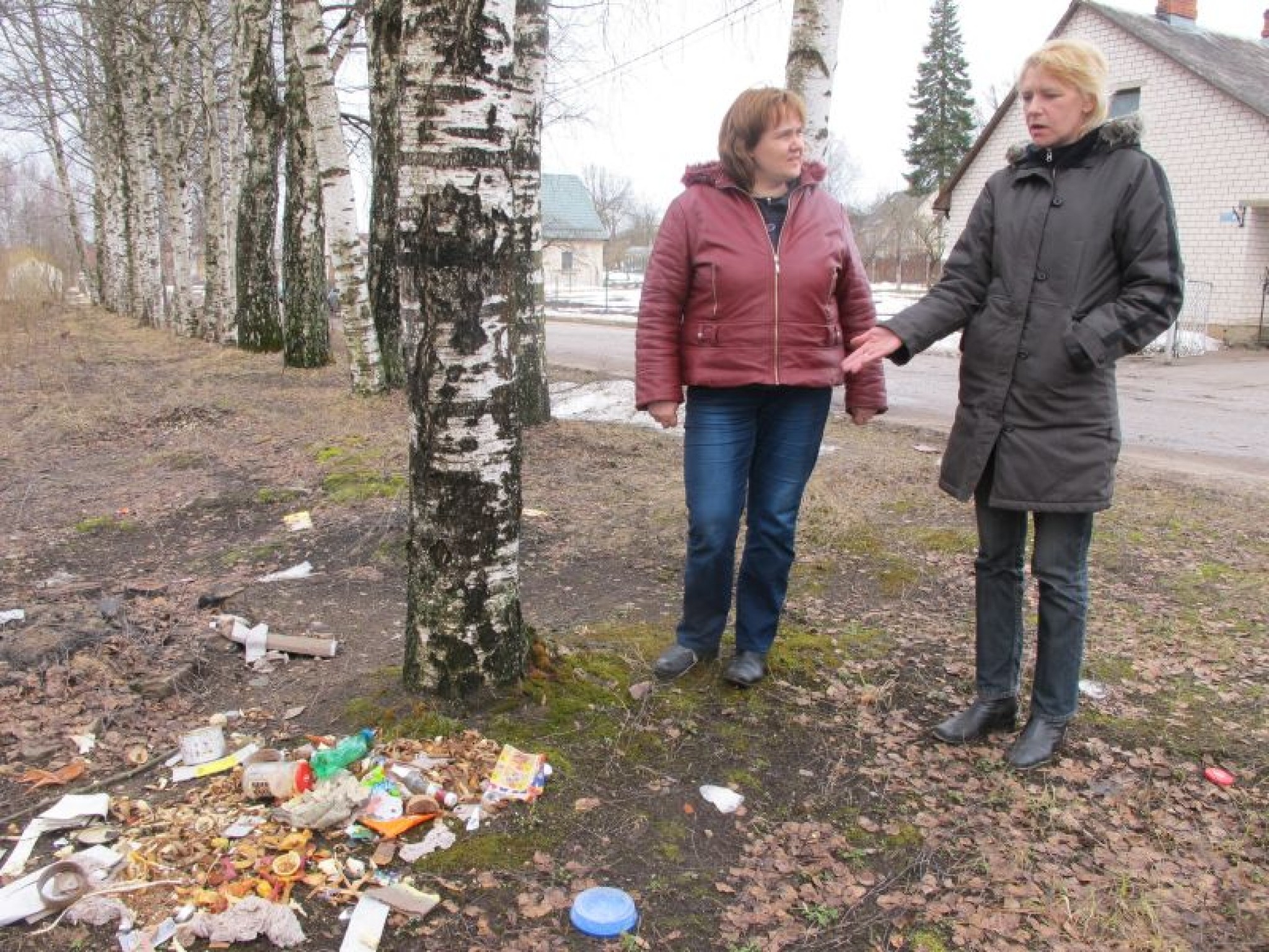 Kūstot sniegam, Valka pārvēršas par īstu cūku kūti 