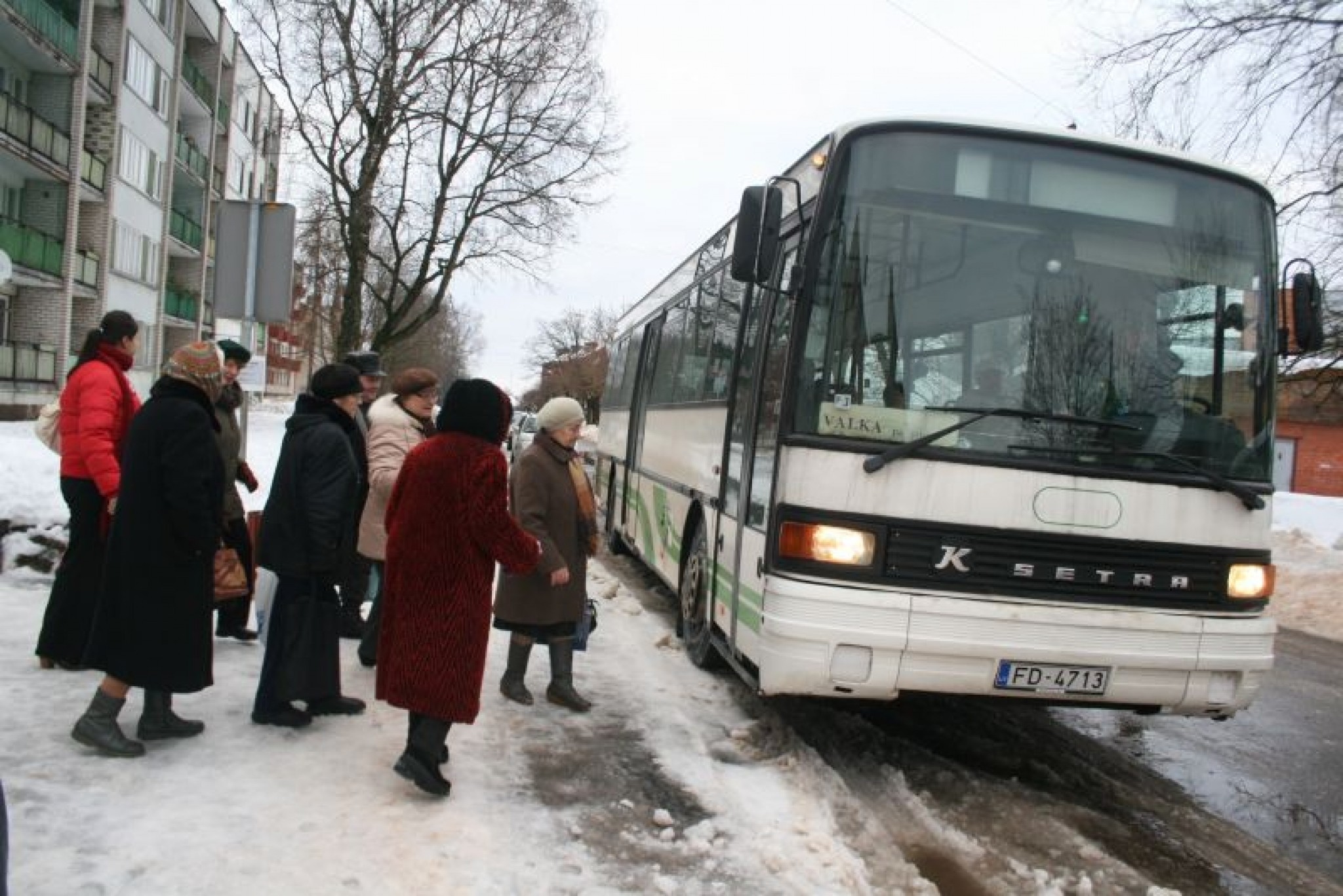 Autobuss Valkā kavējies objektīvu iemeslu dēļ