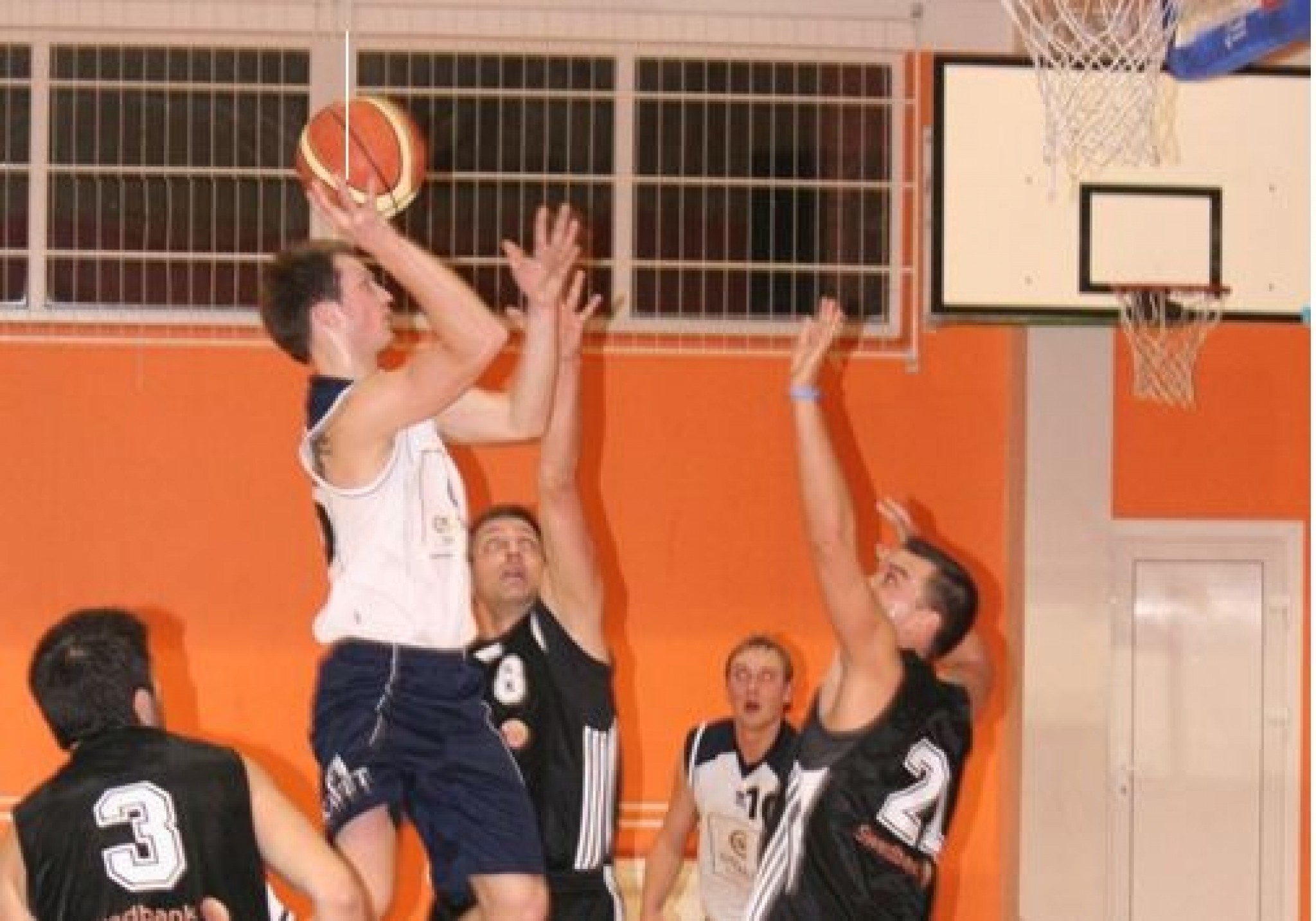 Smiltenes sporta skolas basketbolisti dramatiskā spēles galotnē pārspēj  „Rūsiņu”
