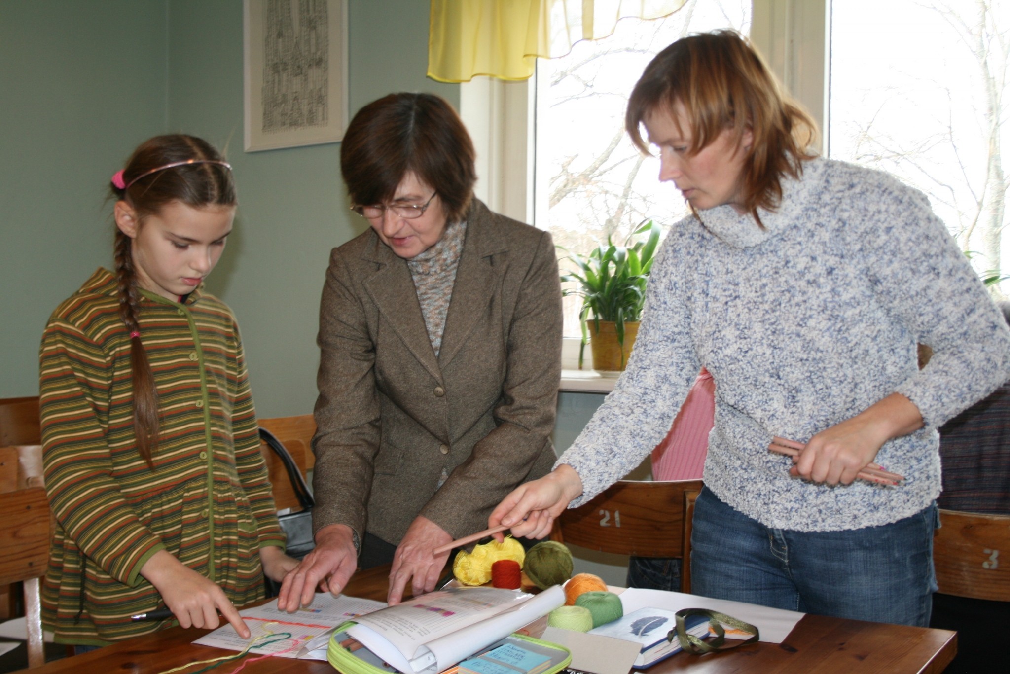 Sievietes atsaucas Tradicionālo prasmju skolas aicinājumam