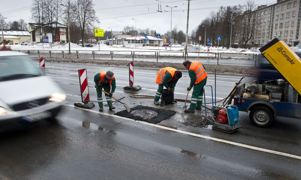 Uz Salu tilta kompleksa noteikts ātruma ierobežojums līdz 50km/h