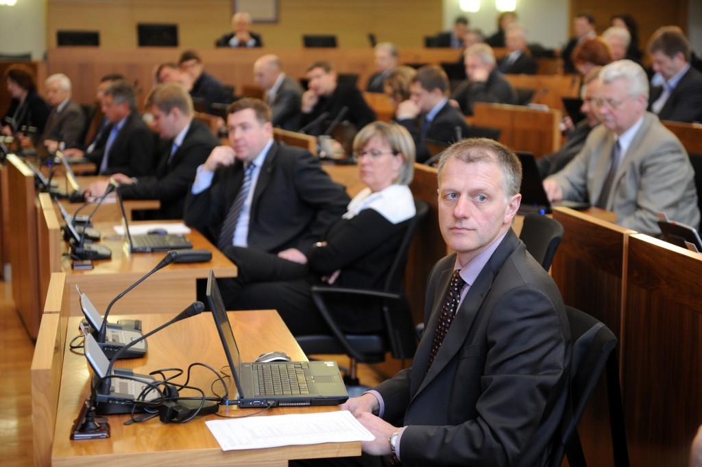 Rīgas domes deputāti neizpratnē par dīvainu uzrunu domes sēdes laikā