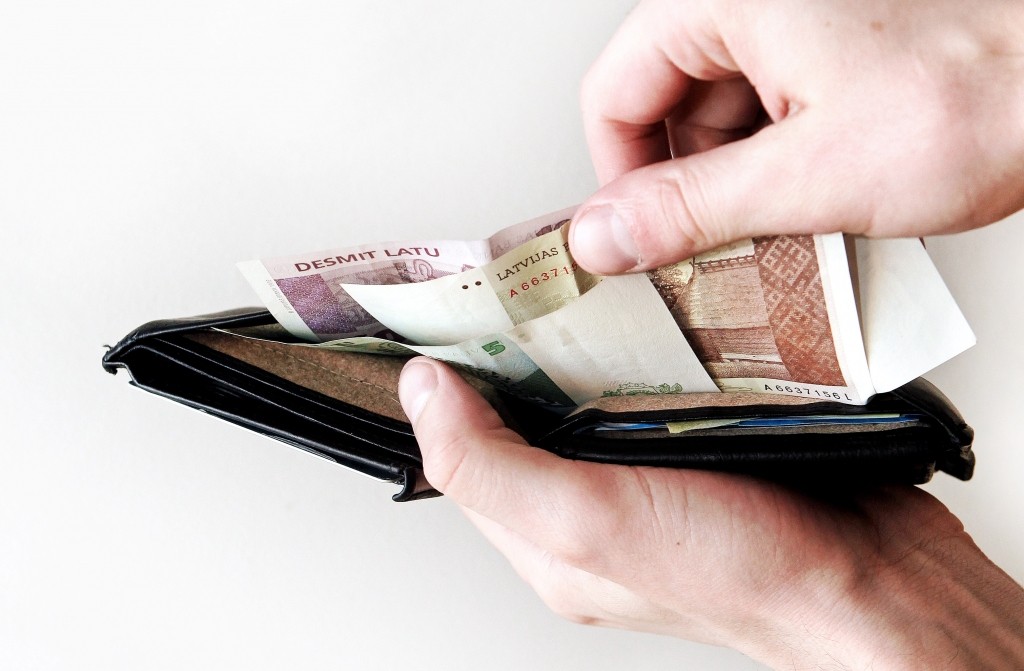 Policistiem piedāvāto kukuļu apjomi variē no piecīša līdz pat 1000 latiem