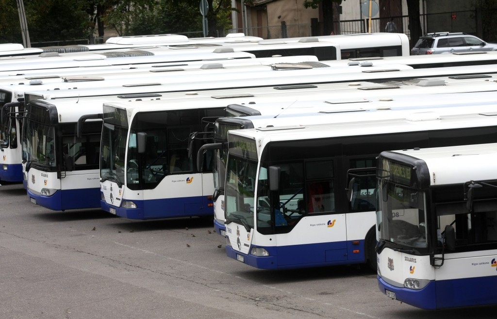 Bezmaksas sabiedriskais transports Rīgā 3.grupas invalīdiem izmaksās 3 miljonus latu, arodskolēniem - 1,23 miljonus latu
