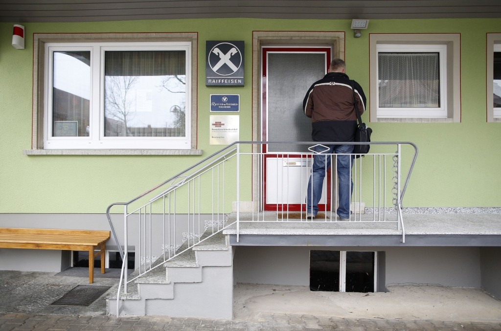 Fotostāsts: viena cilvēka banka
