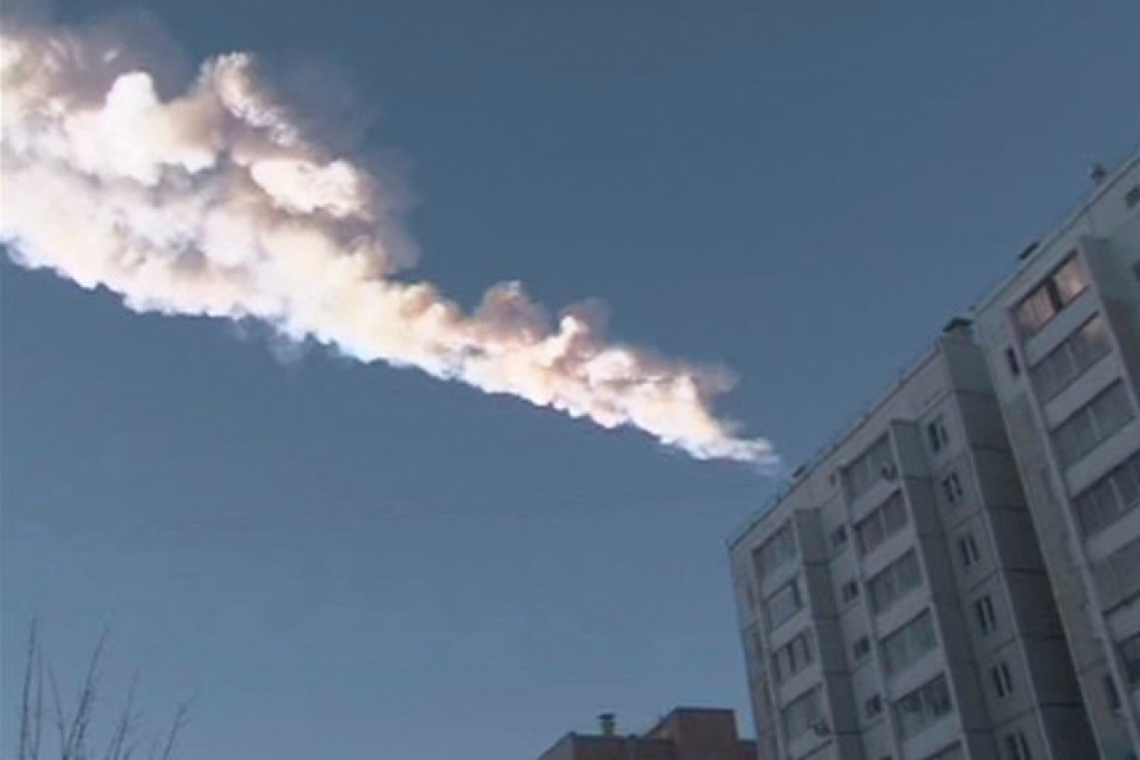 papildināta (16:59) - Virs Krievijas Urālu reģiona eksplodējis meteorīts, ievainoti 950 cilvēki