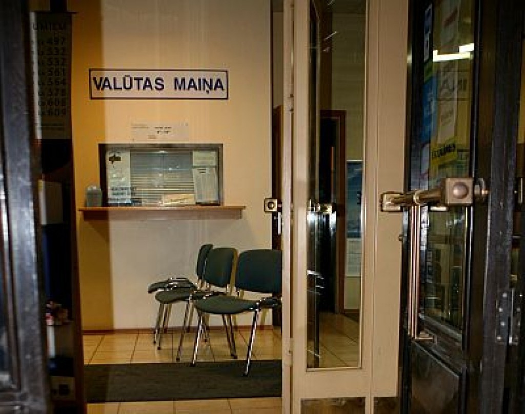 Eiro varētu pazudināt mazos valūtas maiņas «kantorus»
