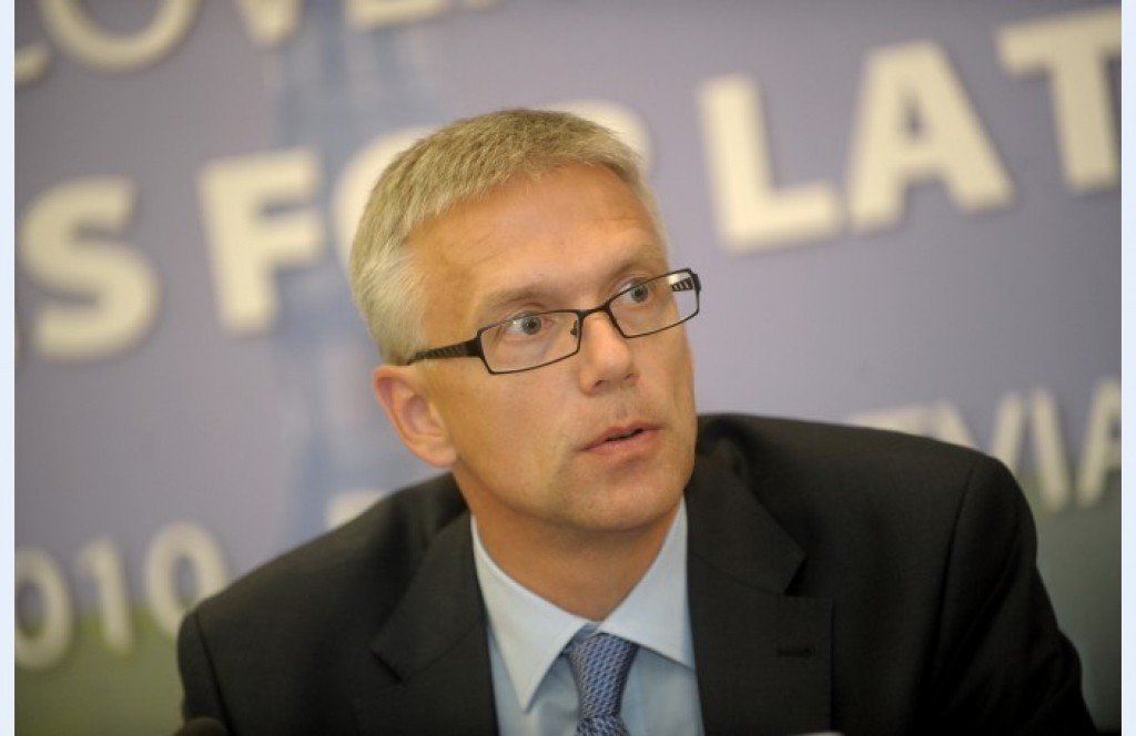 Kariņš: Debates komitejā liecina, ka no EP nav gaidāma nopietna pretestība Latvijas uzņemšanai eirozonā