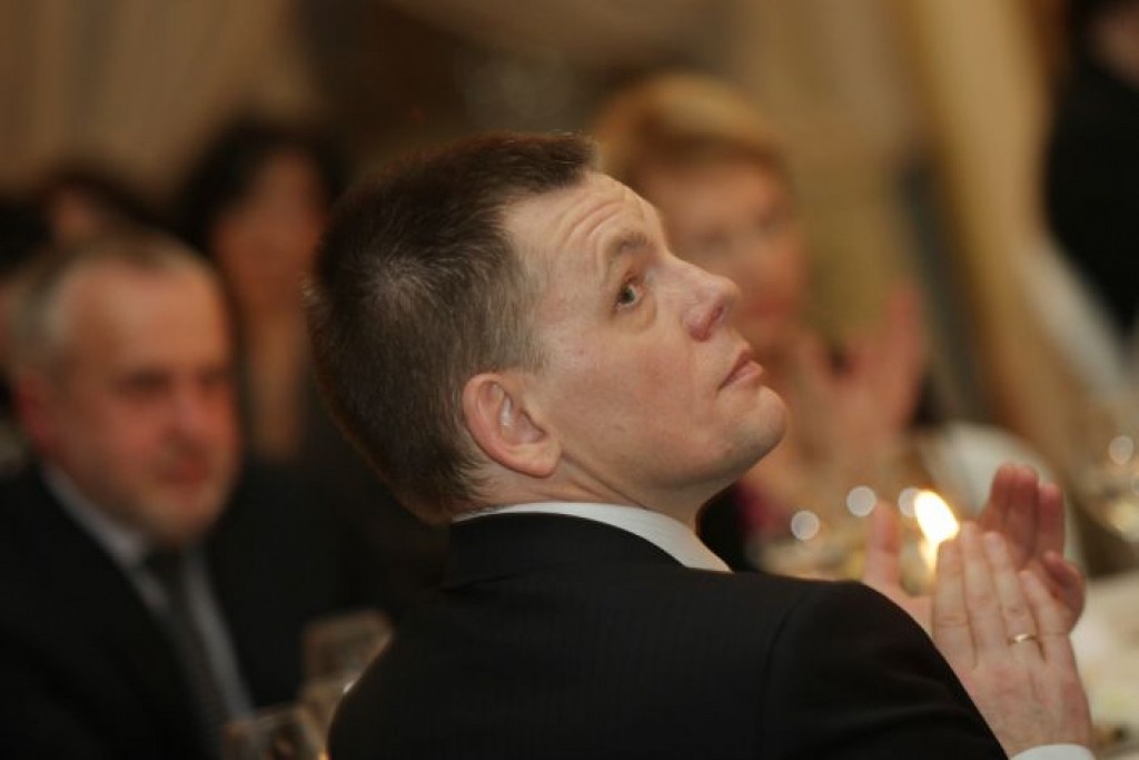 Repše atgriežas, reklamējot Latvijas attīstības vīzijas rakstīšanu internetā