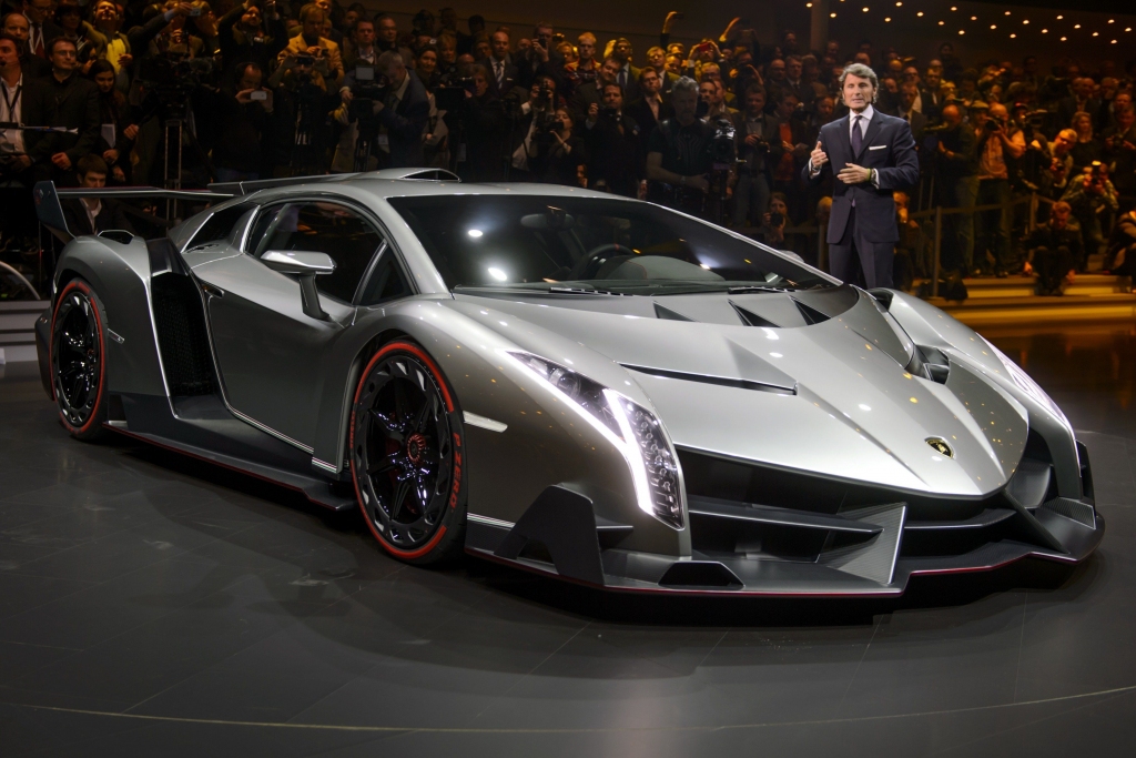 Lamborghini miljonus vērtais Veneno