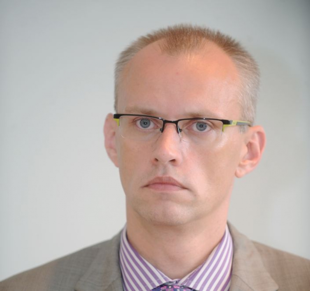 papildināta (18:33) - Vairākums Jūrmalas domes deputātu prasa atlaist pilsētas mēru Truksni