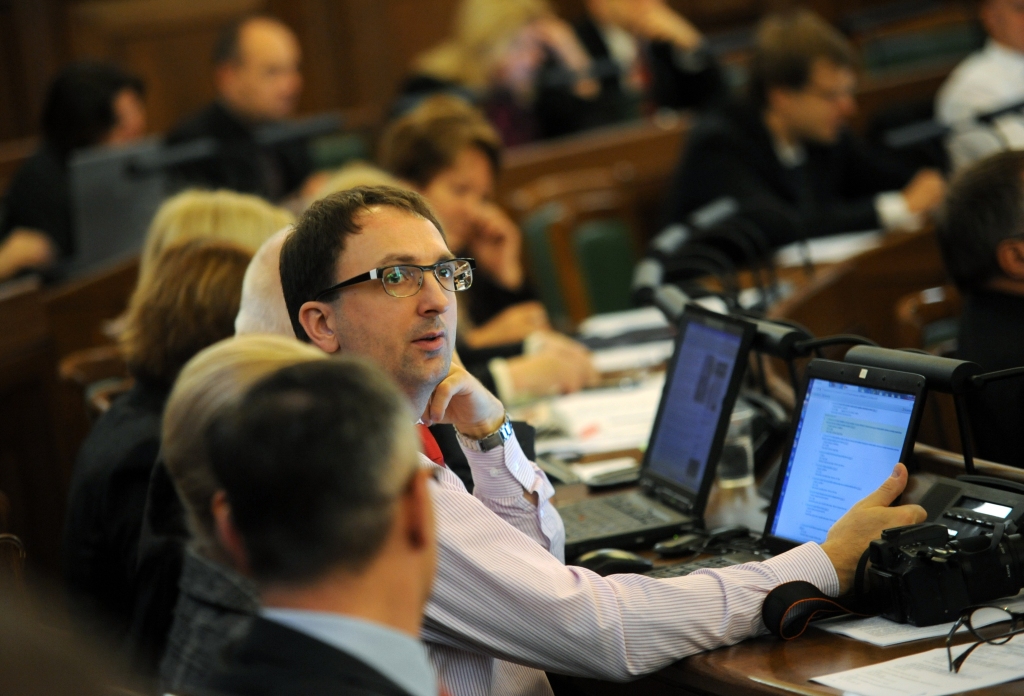 Saeima piekrīt deputāta Čaklā saukšanai pie administratīvās atbildības