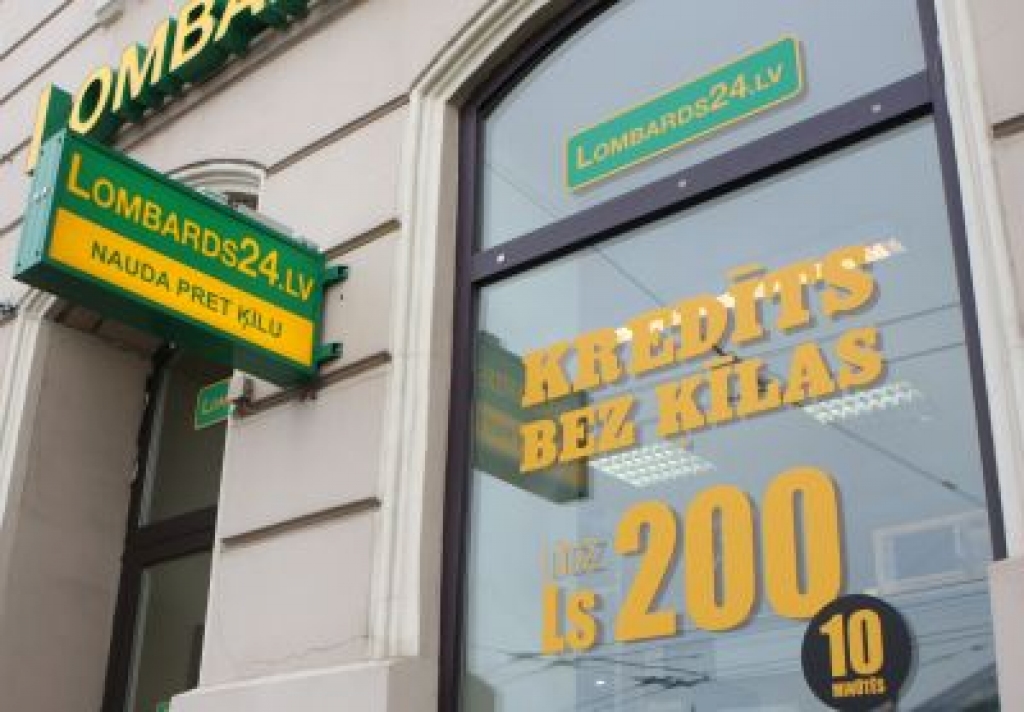 Lombardos ieķīlā pat pumpi krūšu palielināšanai