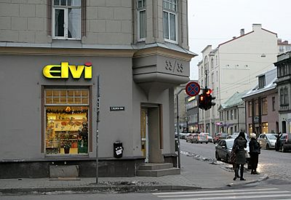 Elvi veikalos sāk izsniegt skaidru naudu