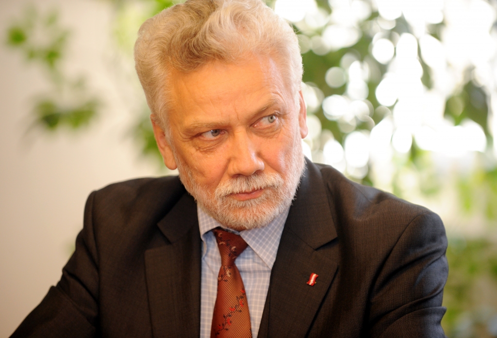 Feiferis: Valdība nepieļaus referendumu par eiro ieviešanu