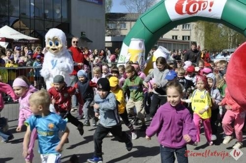 Šodien notiek tradicionālās “top!” ielu stafetes