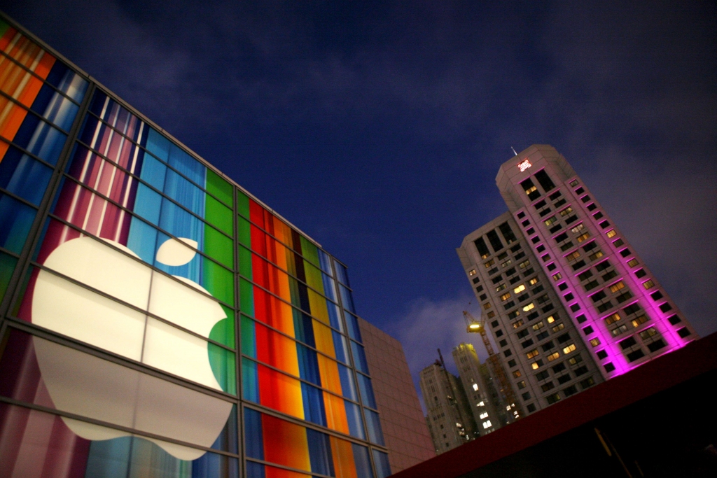 Greenpeace slavē Apple «drosmīgo soli»