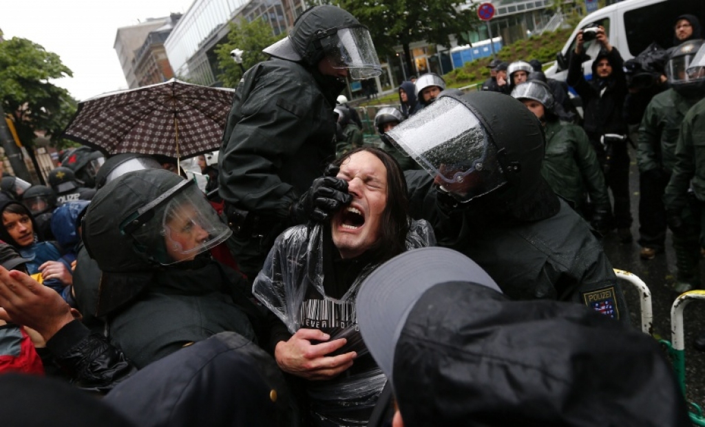 Tūkstošiem demonstrantu Frankfurtē bloķējuši ECB galveno mītni