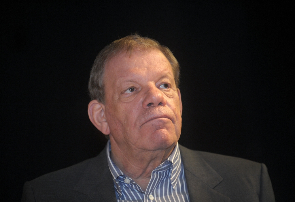 Lipmans sāk rīkoties uz savu roku 