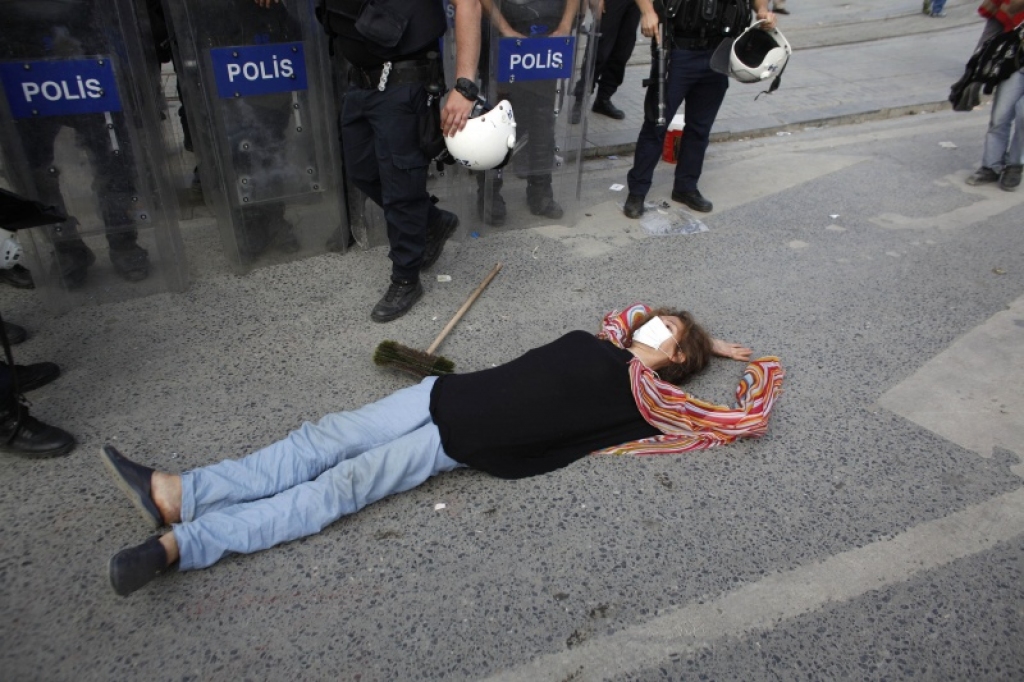 Turcijas policija iebrukusi Taksima laukumā