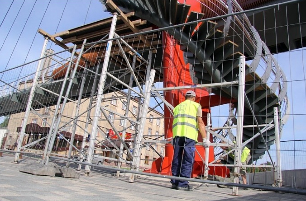 Steidz labot pirms pāris mēnešiem uzbūvēto Mītavas tiltu
