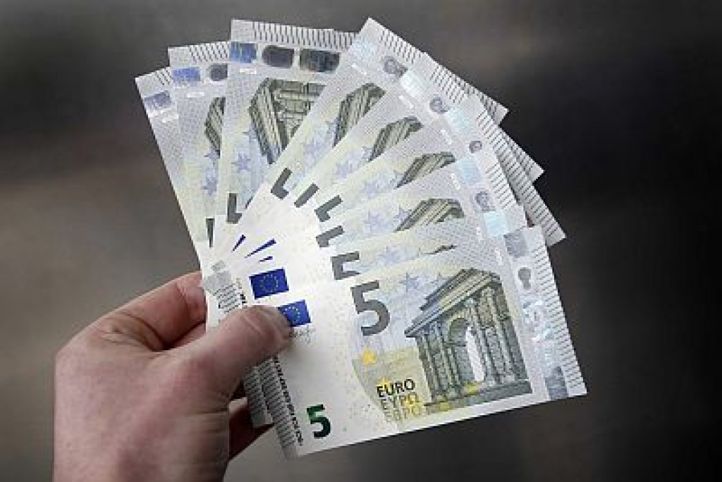 Latam atlicis pusgads; Latvija kļūs par 18. eirozonas valsti