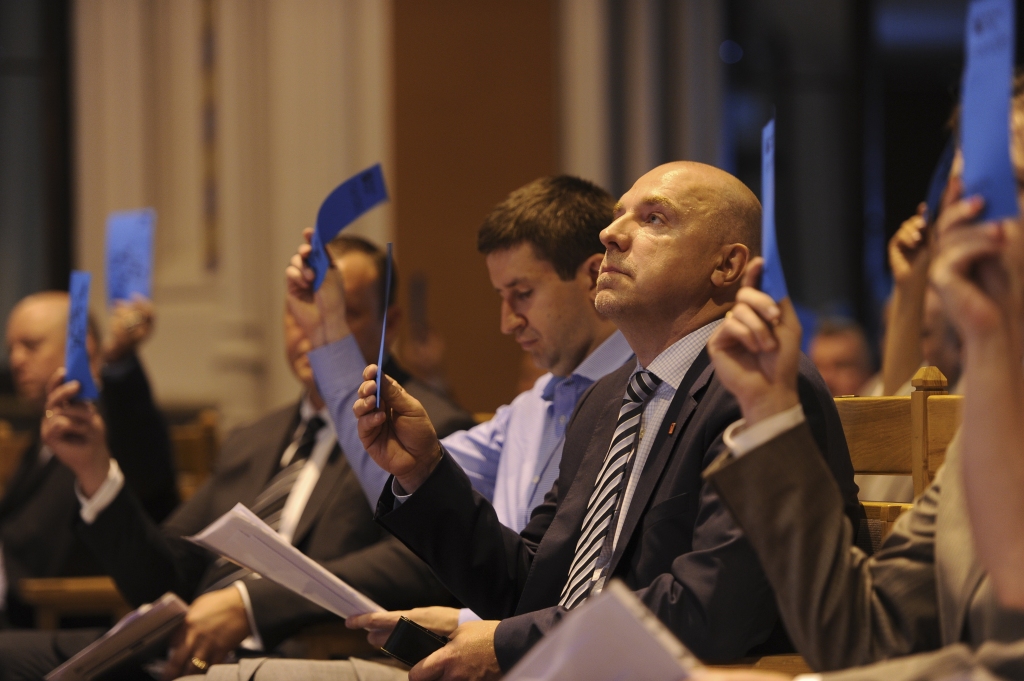Laikraksts: Pie trūcīgās Reformu partijas vadīšanas ķersies miljonārs