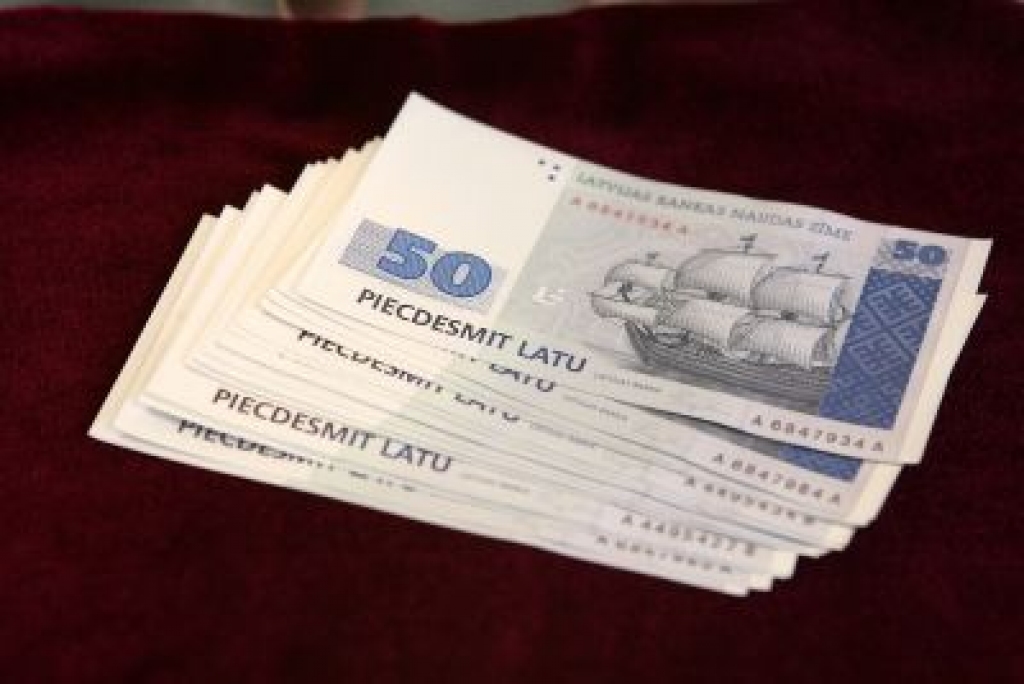 Pēc pašreizējiem tempiem valsts no krājobligāciju pircējiem 150 miljonus latu piesaistīs 68 gados