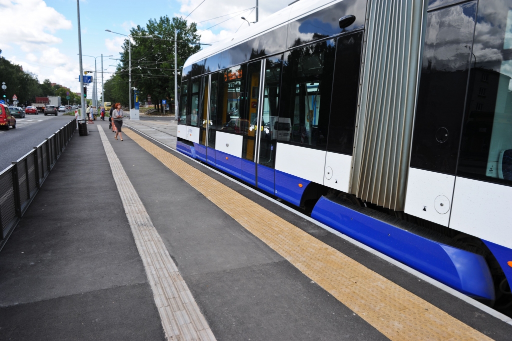 Būvnieks apšauba tramvaju līnijas būvdarbu mistisko kārtību
