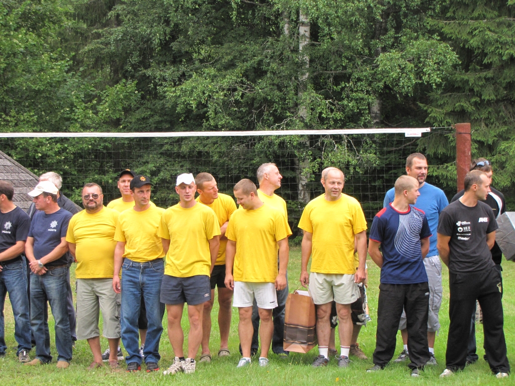 Sadraudzības spēlēs sporto arī Smiltenes un Strenču ugunsdzēsēji