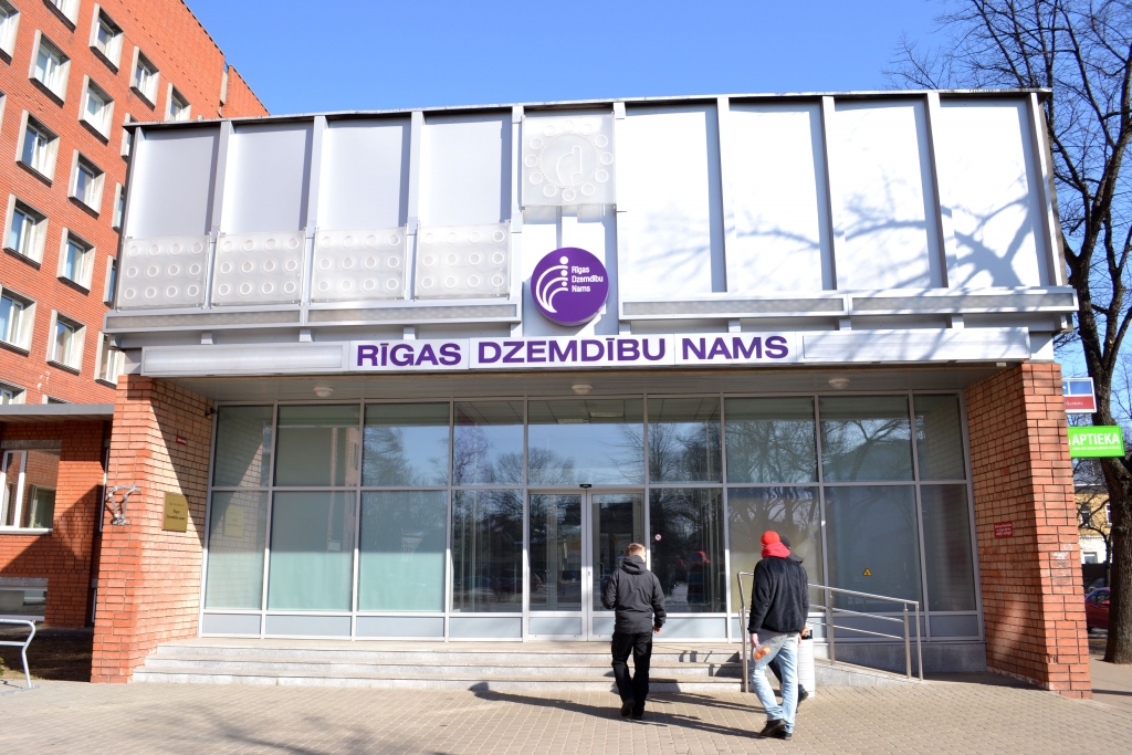 Bijusī Dzemdību nama vadītāja: valsts piešķir vien 80% no dzemdībām nepieciešamās naudas