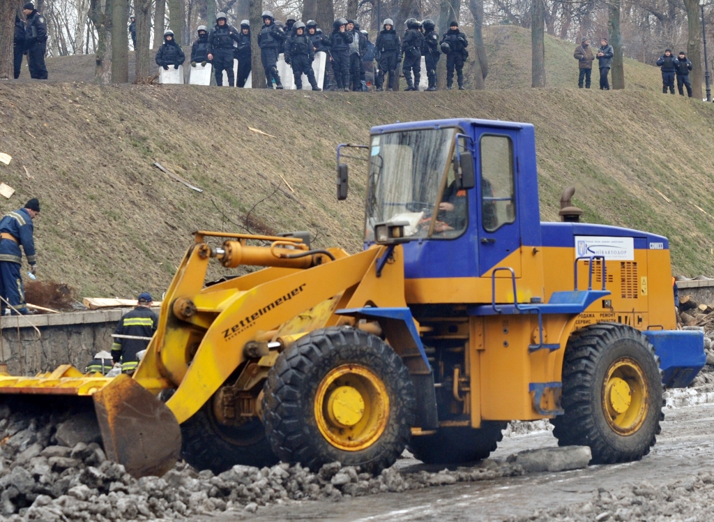 Protestētāji Kijevā pametuši domes ēku