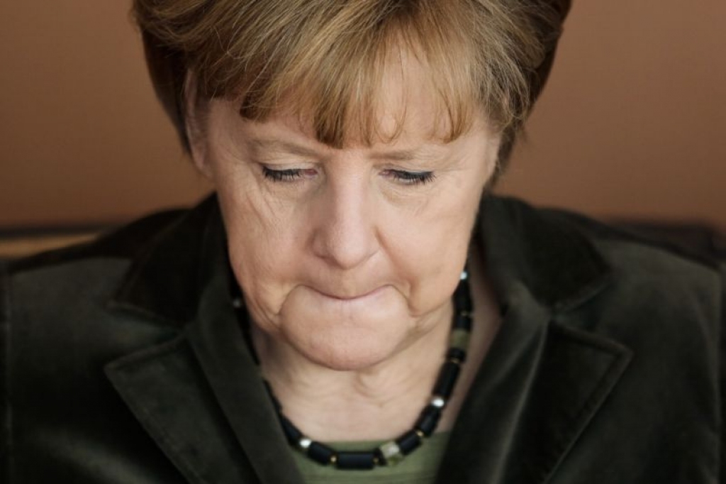 Der Spiegel: Merkele bloķē ierosinājumu Grieķijai piešķirt papildu palīdzību