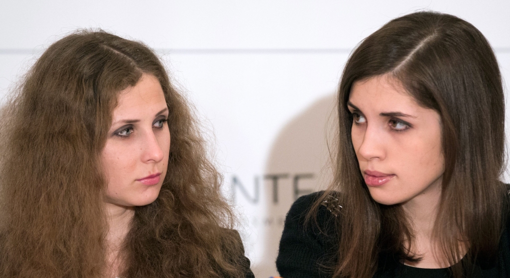 papildināts (17:16) - Sočos arestētās Pussy Riot dalībnieces atbrīvotas