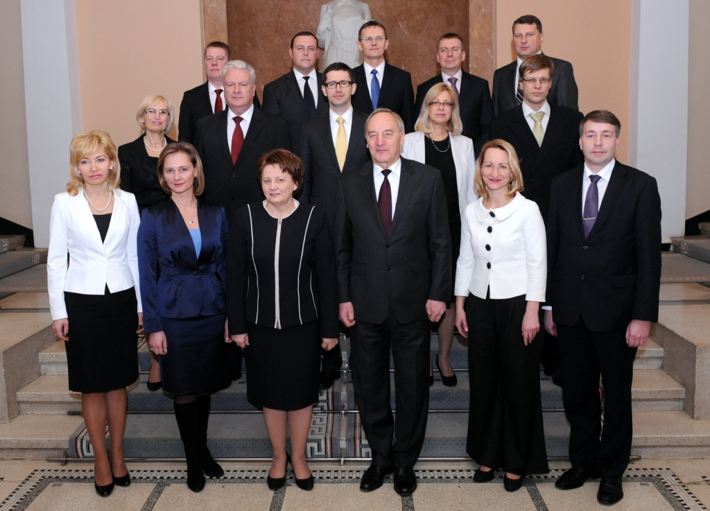 Trim ministriem vēl aizvien nav pielaides valsts noslēpumam