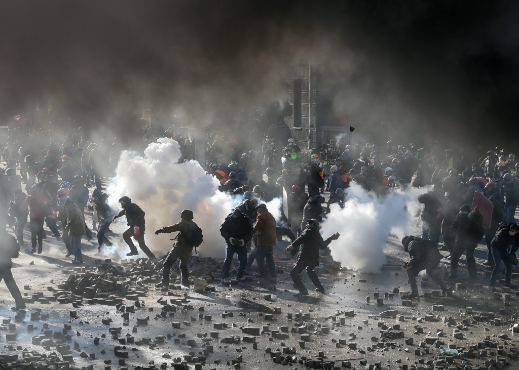 Berkut Kijevā uzbrūk Neatkarības laukumam