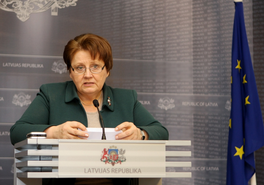 Straujuma aicina nenorakstīt tuvu partijām bijušus cilvēkus
