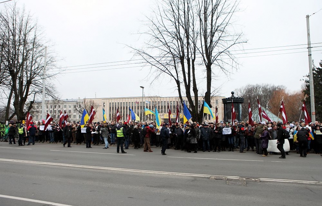 Pikets Ukrainas atbalstam Rīgā pulcē vairāk nekā pustūkstoti cilvēku