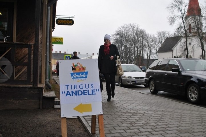Smiltenē mājražotāju un amatniecības tirdziņš „Andele” uzņem apgriezienus