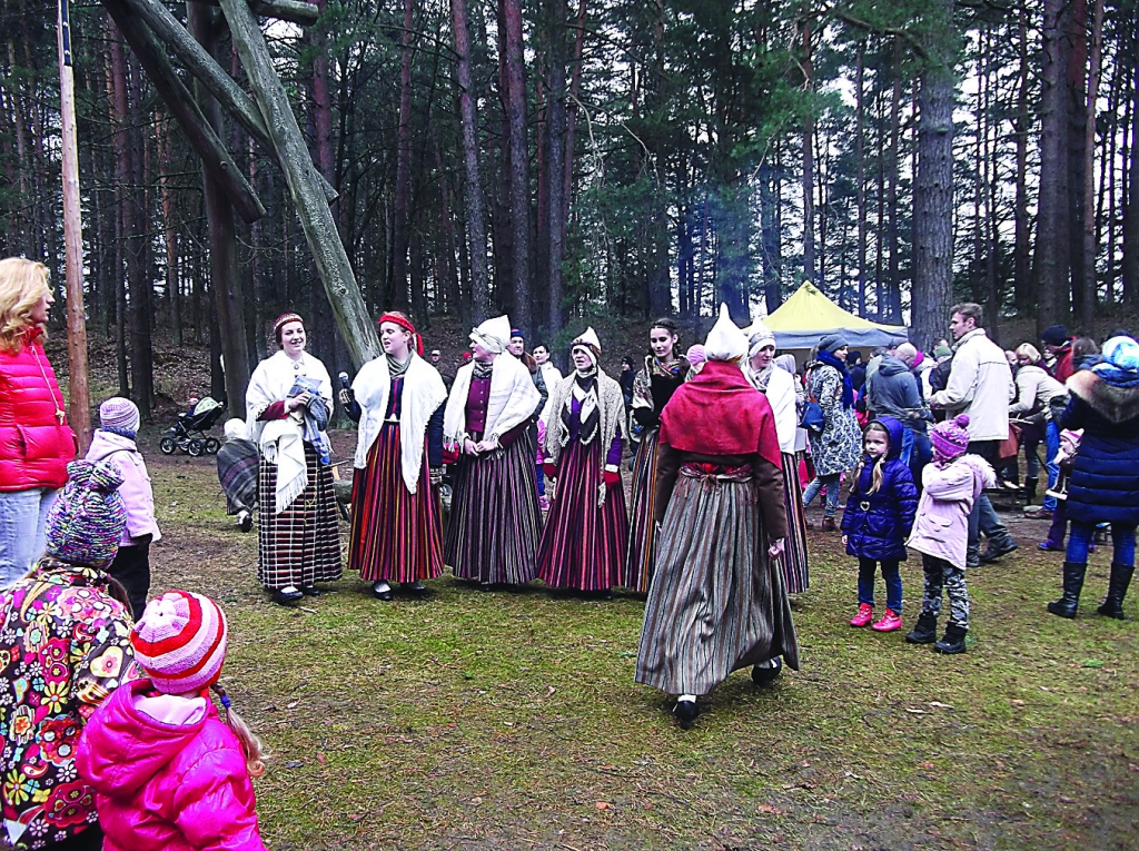 Izrāda novada tērpus