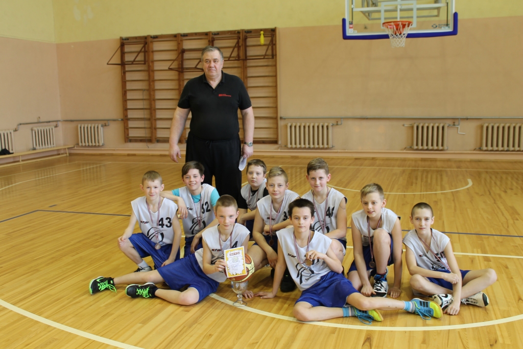 Reģiona skolu sacensībās basketbolā.