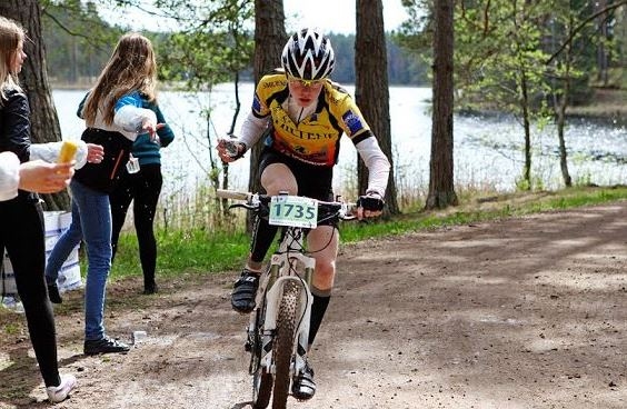 Smiltenes sporta skolas riteņbraucēji godam aizvadījuši SEB MTB maratona mājas posmu